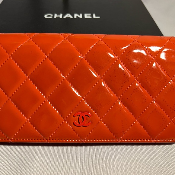 Chanel red/orange quilted patent leather wallet - Picture 3 of 14